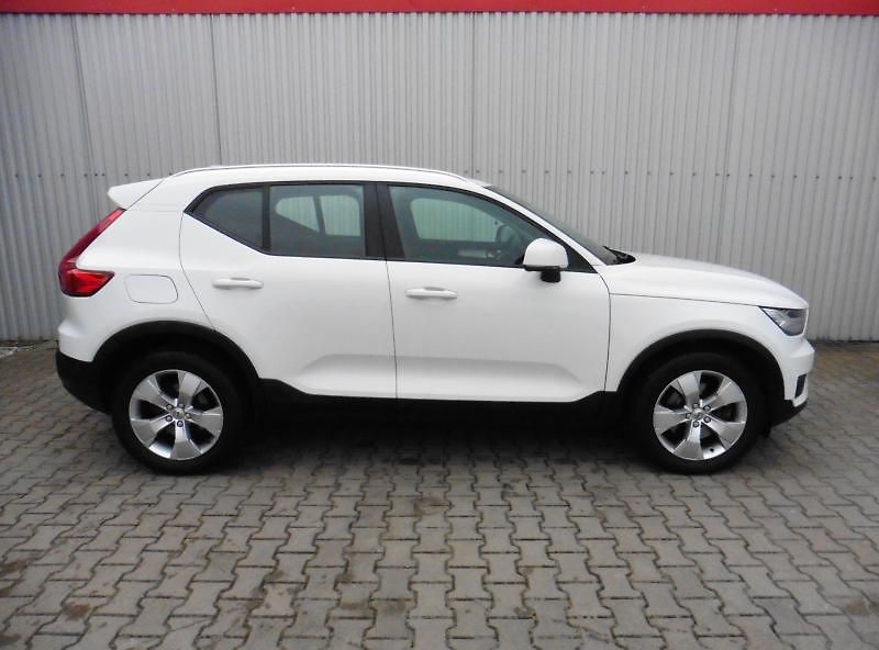 Volvo XC40 2,0 D3 Momentum PRO AWD A/T - fotka 6 z 15