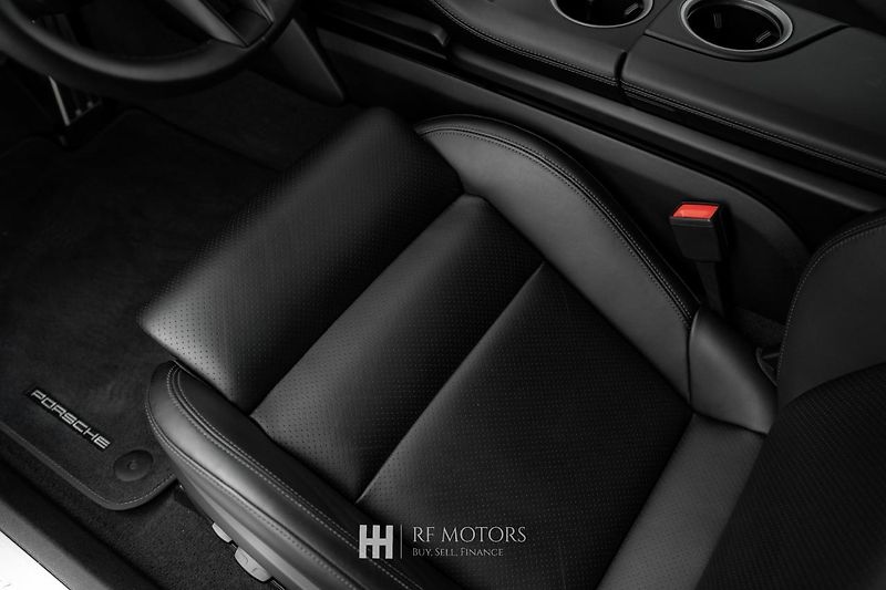 Porsche Taycan (2024) 320kW - fotka 26 z 50