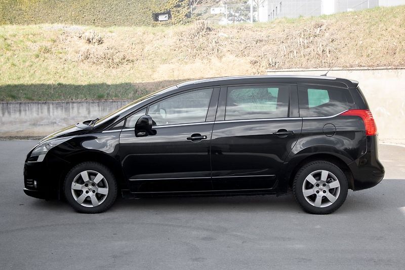 Peugeot 5008 - fotka 8 z 28