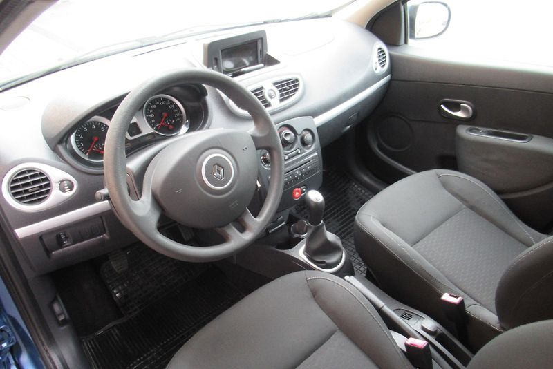 Renault Clio 1.2i  KLIMA  NAVIGACE - fotka 9 z 21
