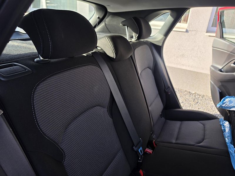 Hyundai i30 1.4 i atmosfera  - fotka 9 z 22