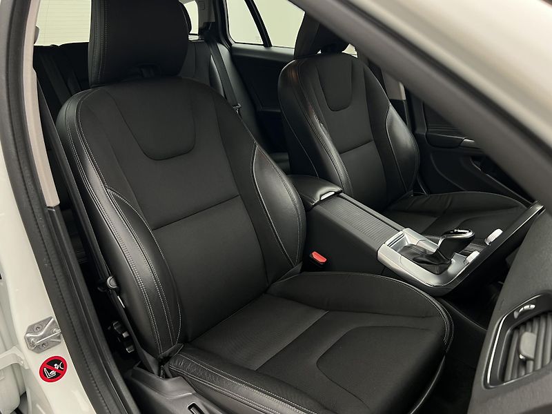 Volvo V60 CC D4 KINETIC AUT CZ - fotka 16 z 35