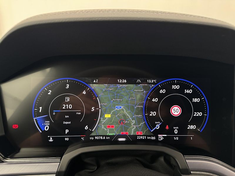 Volkswagen Touareg 3.0Tdi*1-MAJ*DPH*HUD*R-LINE* - fotka 22 z 50