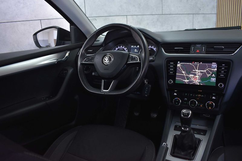 Škoda Octavia 1.6 TDI 85kW *MirrorLink*ACC* - fotka 8 z 40