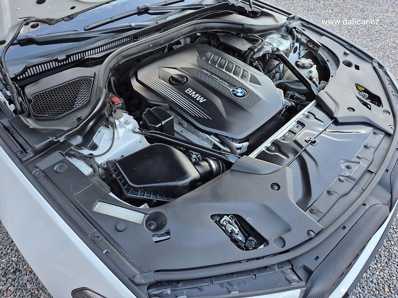 BMW Řada 5 (2017) 530d 195KW xDRIVE MSPORT Line - fotka 18 z 50