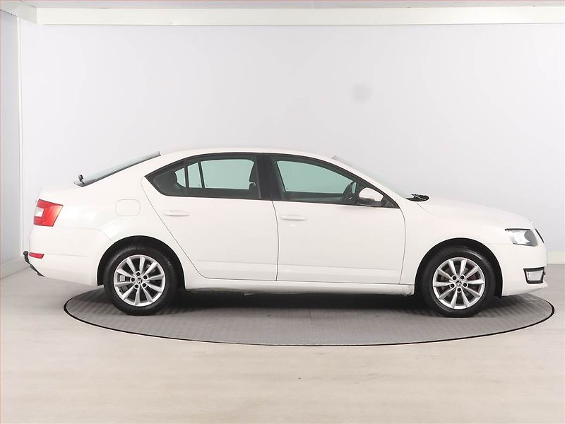Škoda Octavia (2013) 1.2 TSI, Tempomat - fotka 6 z 12