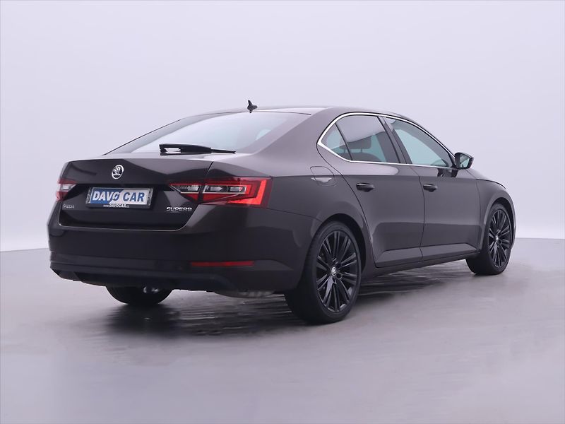 Škoda Superb 2,0 TSI 162kW DSG CZ Style - fotka 7 z 36