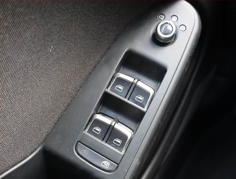 Audi A4 (2012) 2.0 TDI, Navi, Tempomat - fotka 15 z 16