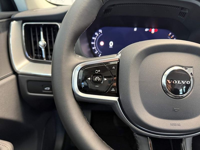 Volvo XC60 (2026) B5 2.0L 250+14 HPAT8 AWD CORE - fotka 10 z 22