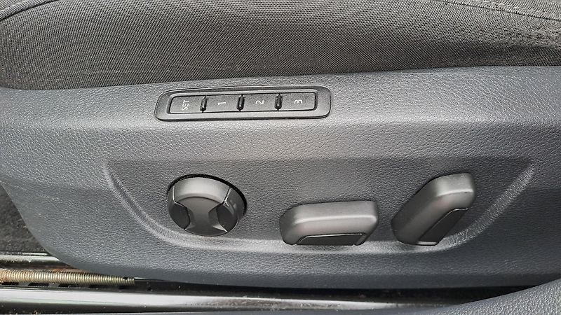 Škoda Superb 1.6 CRTDI DSG Comfort+Panorama - fotka 22 z 32