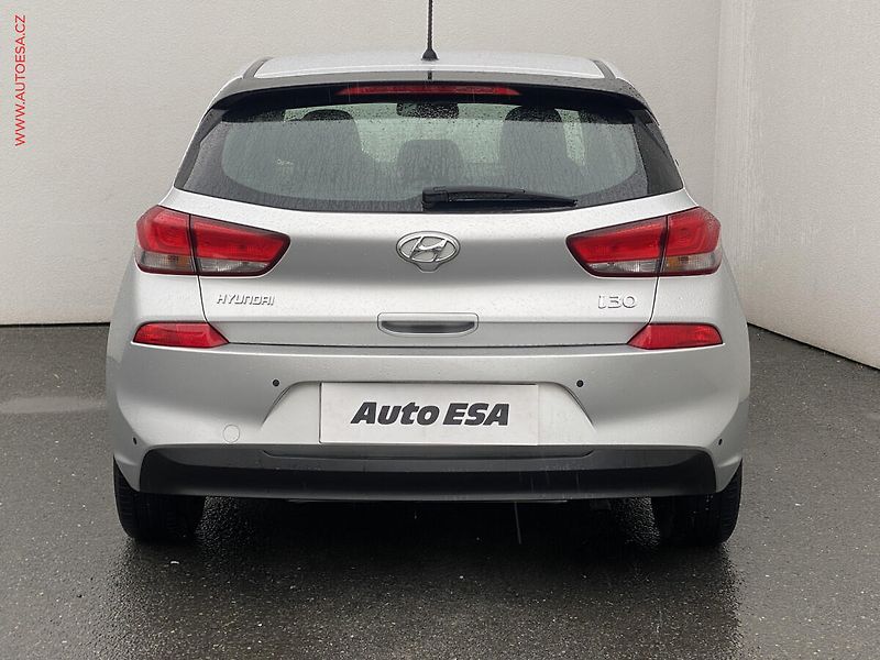 Hyundai i30 (2019) 1.4 CVVT, ČR, AC, park.asist - fotka 5 z 17