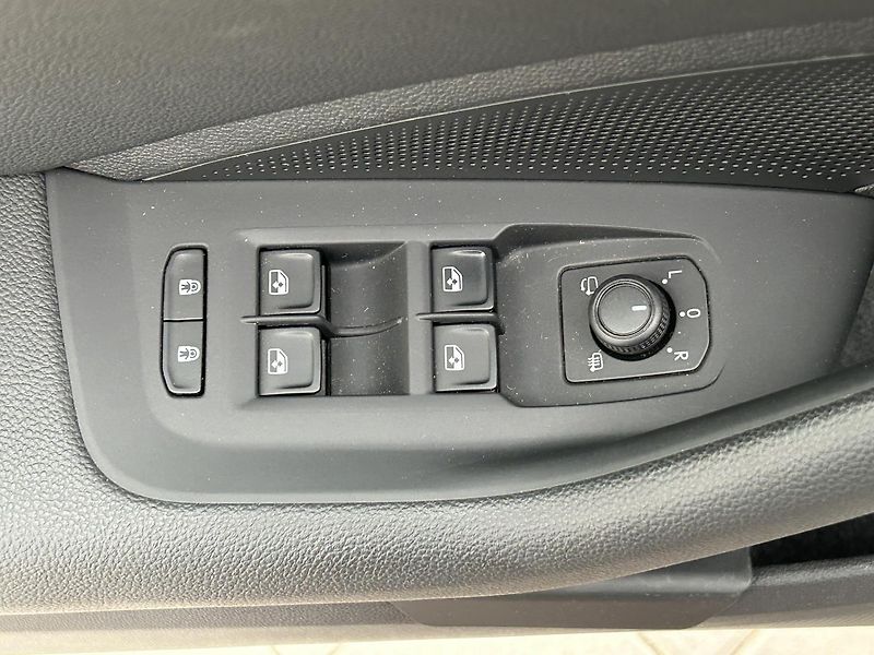 Škoda Superb 2.0 TDi L & K - fotka 20 z 33