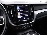Volvo XC60 2,0 B4 145kW AWD Momentum CZ D - náhled 21