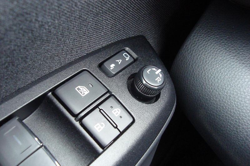 Toyota Yaris Cross (2024) 1.5 Hybrid,ČR,1.Maj.Exetucive - fotka 50 z 83