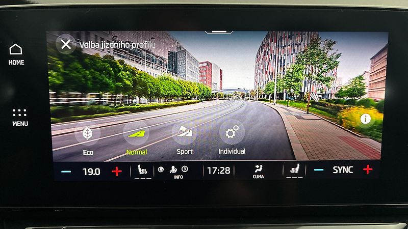 Škoda Octavia 2.0 TDI DSG 4x4 Style Combi - fotka 25 z 25