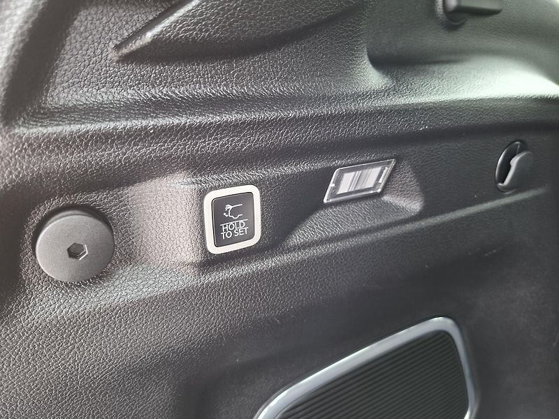 Jeep Grand Cherokee (2021) 3,6L 4x4 LIMITED L, REZERVACE - fotka 26 z 46