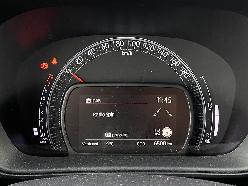 Toyota Aygo 1.0i, ČR-1m, Comfort, +kola - fotka 8 z 8