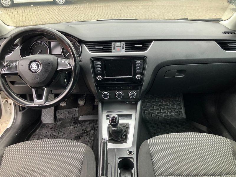 Škoda Octavia (2015) 1.6TDI 81kW VÝHŘEV SED TAŽNÉ - fotka 16 z 23