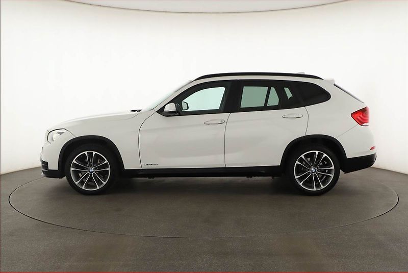BMW X1 (2015) xDrive18d, 4X4, Automat - fotka 3 z 16