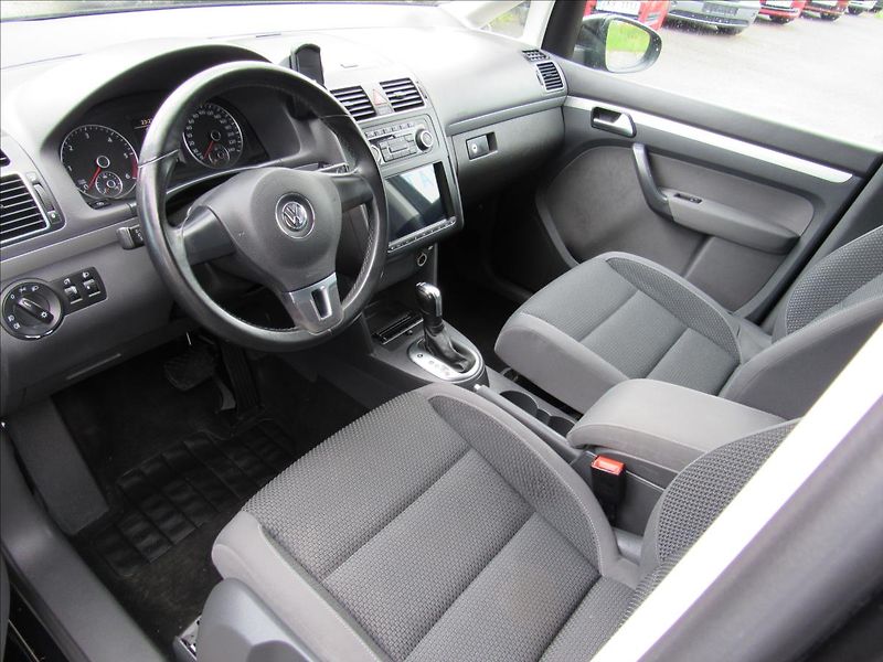 Volkswagen Touran 2,0 TDI 103kW DSG - fotka 9 z 26