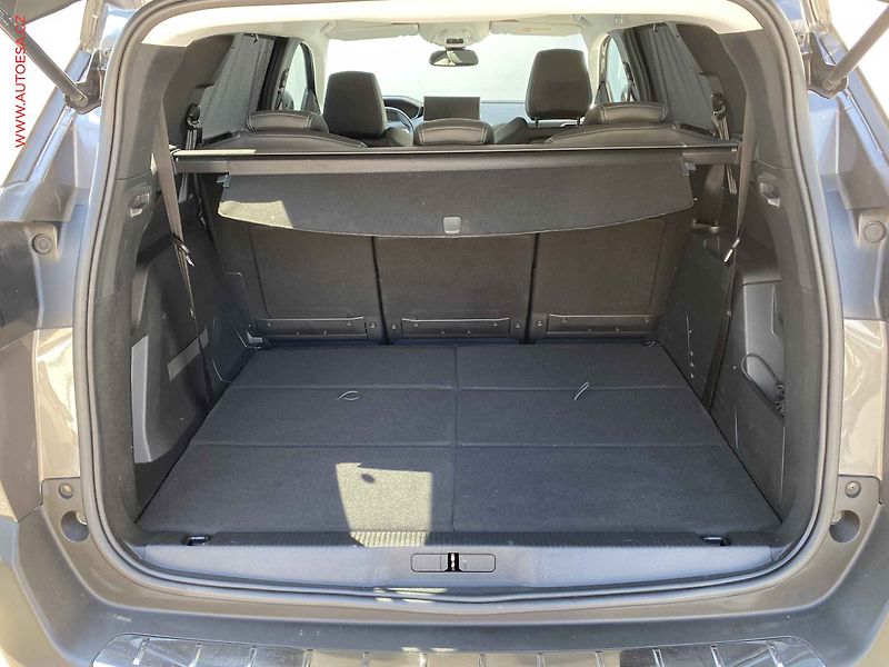 Peugeot 5008 (2023) 1.2 PT, 1.maj,ČR, Allure, AT - fotka 7 z 18