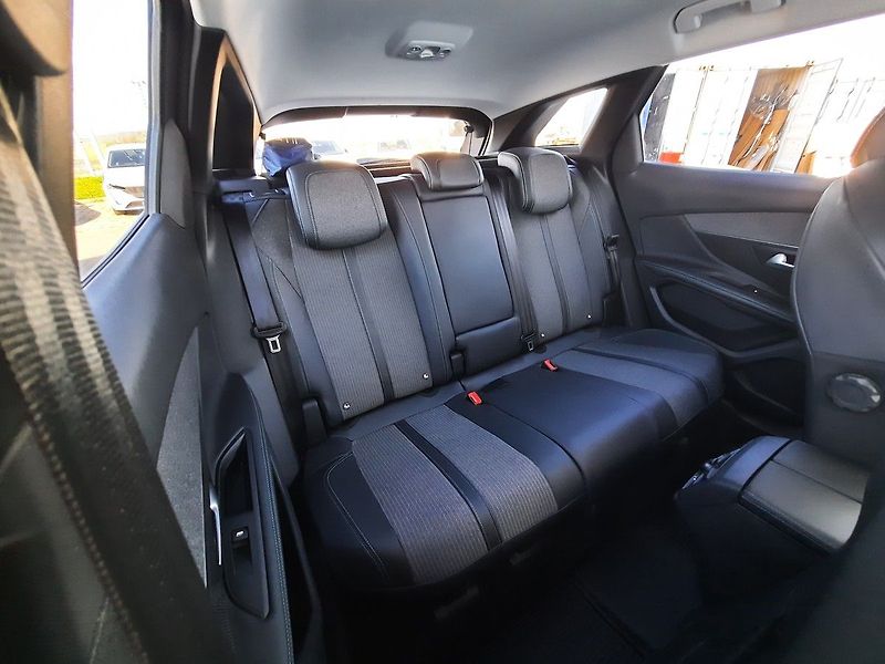 Peugeot 3008 ALLURE PACK 1.5 BHDi 130k EAT8 - fotka 6 z 28
