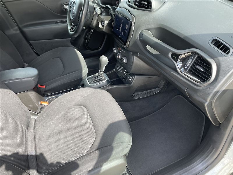 Jeep Renegade 1,3 i T 110KW AUTOMAT ČR. - fotka 18 z 22