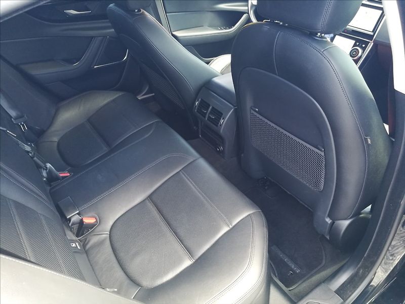 Jaguar XE 2,0 T 52000 km - fotka 17 z 23
