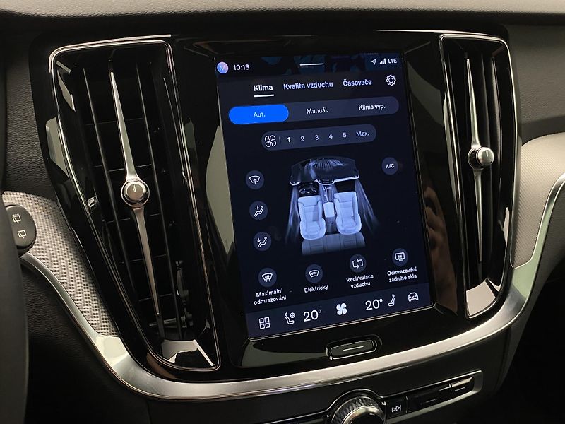 Volvo V60 T6 AWD RECHARGE REZERVACE - fotka 40 z 54