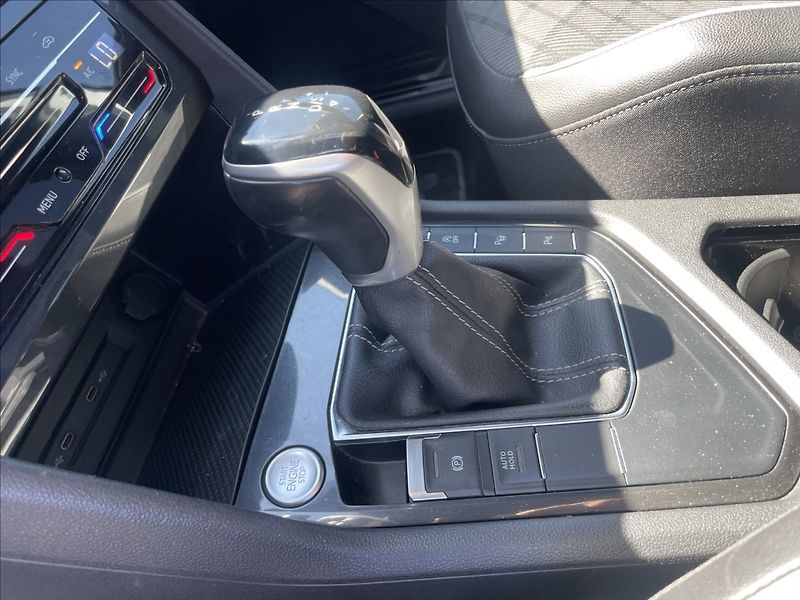Volkswagen Tiguan 2,0 TDi 110kw DSG R-Line LED R - fotka 26 z 40