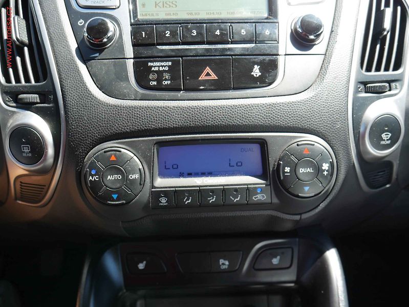 Hyundai ix35 (2012) 1.7CRDi, ČR, AC, TZ, park - fotka 17 z 19