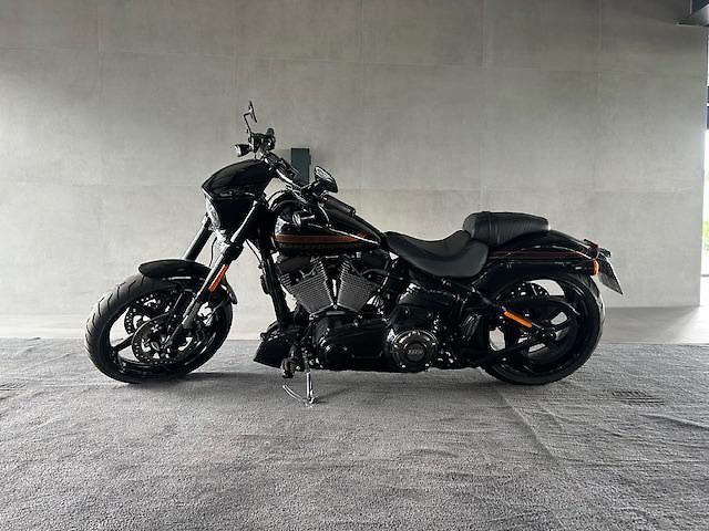 Harley-Davidson FXSE Softail Breakout CVO (2016) - fotka 2 z 26