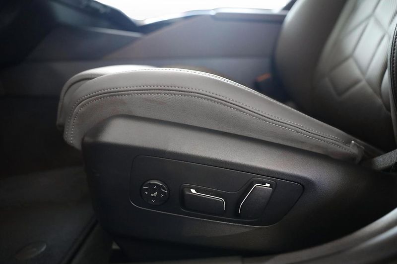 BMW Řada 5 540d xDrive Touring - fotka 25 z 31