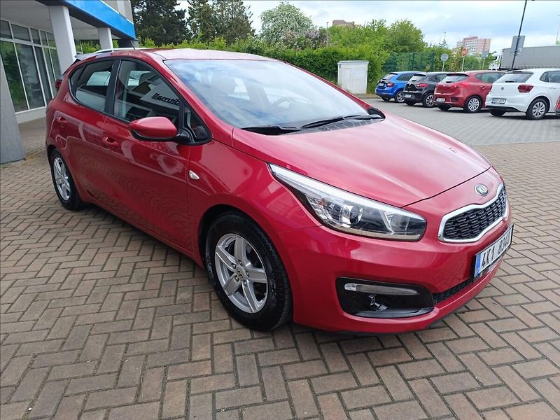 Kia Ceed 1,4 CVVT - fotka 4 z 17