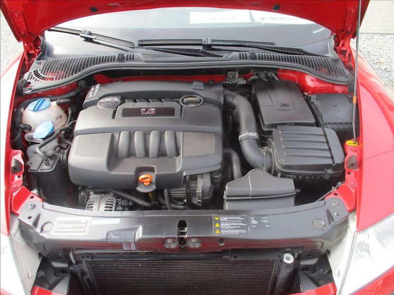 Škoda Octavia 1,6 i, Eleg,aut.klima,s.kn.,CZ - fotka 25 z 39