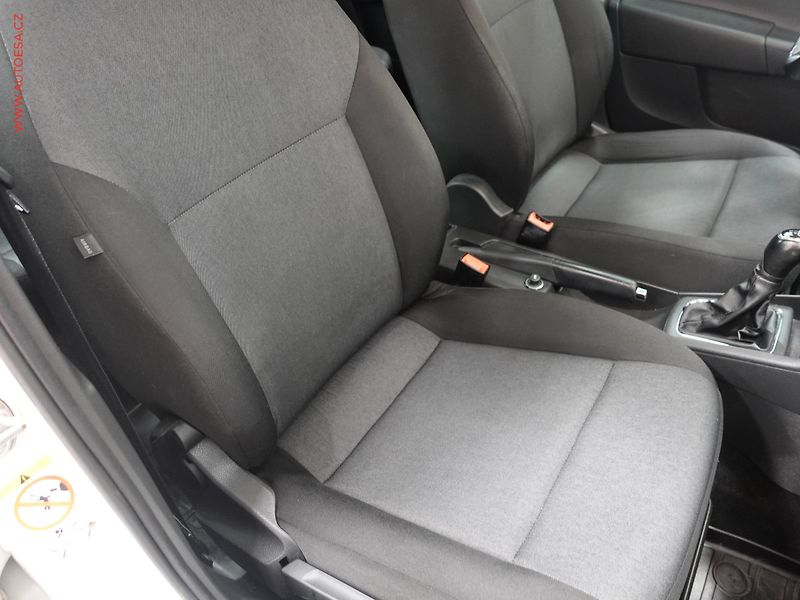 Škoda Rapid (2017) 1.0TSI, ČR, AC, park.asist - fotka 11 z 16