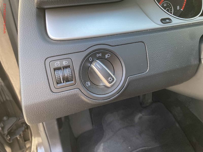 Volkswagen Passat (2012) 1.4 TSi, Trendline, +kola - fotka 15 z 16