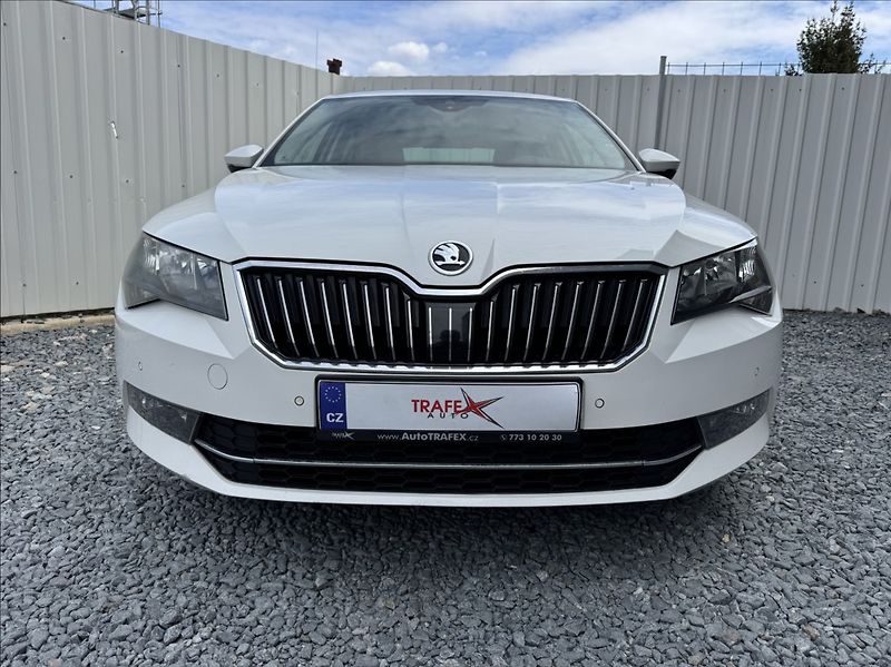Škoda Superb 2,0 TDI 140kW ACC - fotka 2 z 50