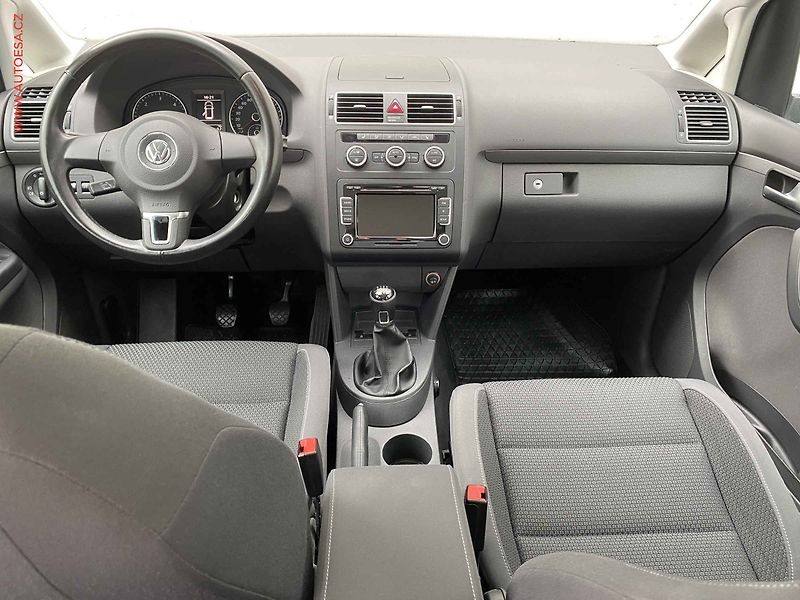 Volkswagen Touran (2015) 2.0 TDi, 1.maj,ČR, LED - fotka 8 z 17