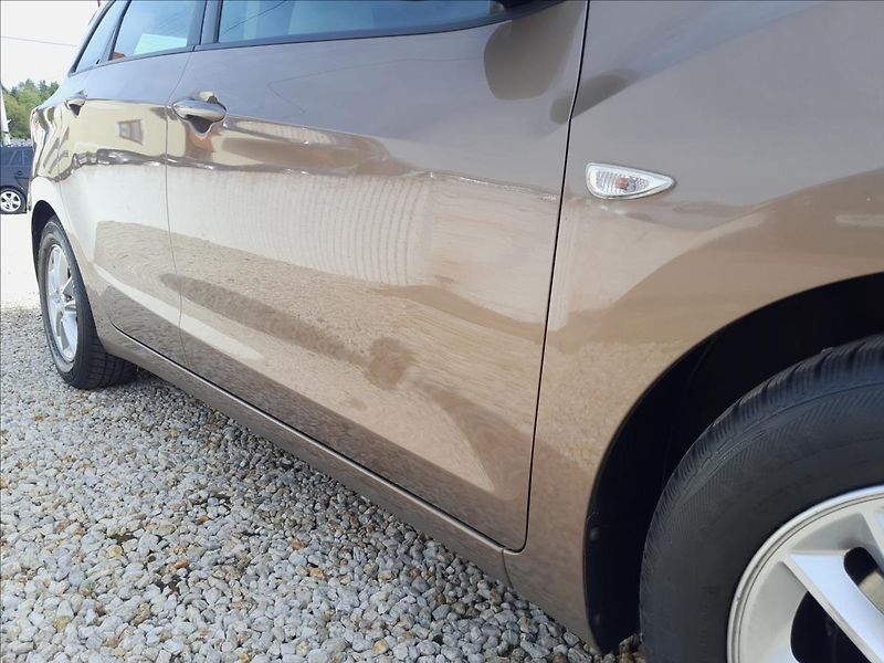 Hyundai i30 1,4i16V 73kW - fotka 10 z 48