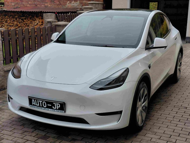 Tesla Model Y (2022) AWD  Long Range  LED ACC 19ALU - fotka 6 z 12