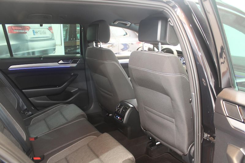 Volkswagen Passat (2023) 2.0TDI R-Line Paket Nez.Topení - fotka 25 z 41