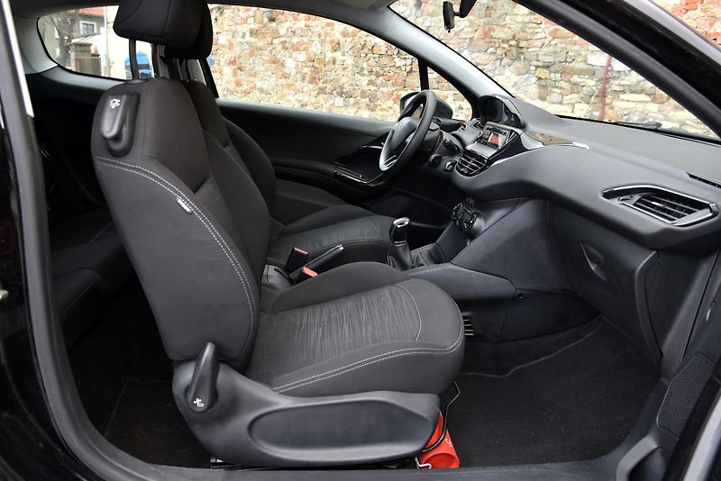 Peugeot 208 1.2i, motor - spotřeba oleje - fotka 19 z 25