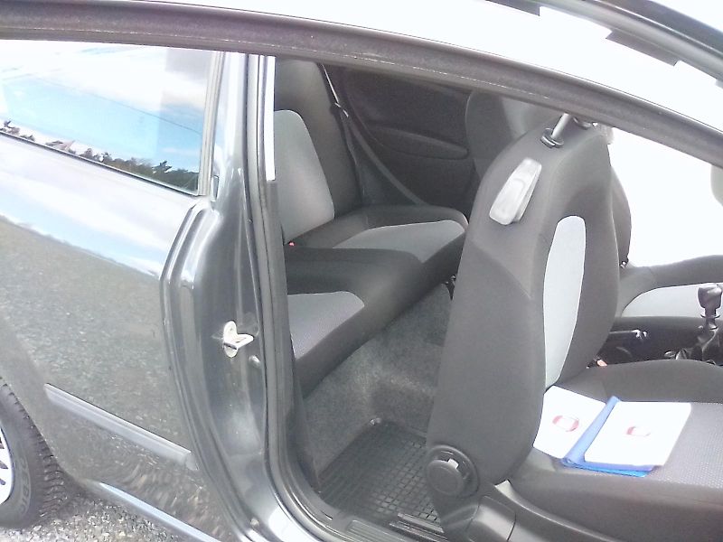 Fiat Punto (2010) 1.2i , 2.majitel - fotka 27 z 32