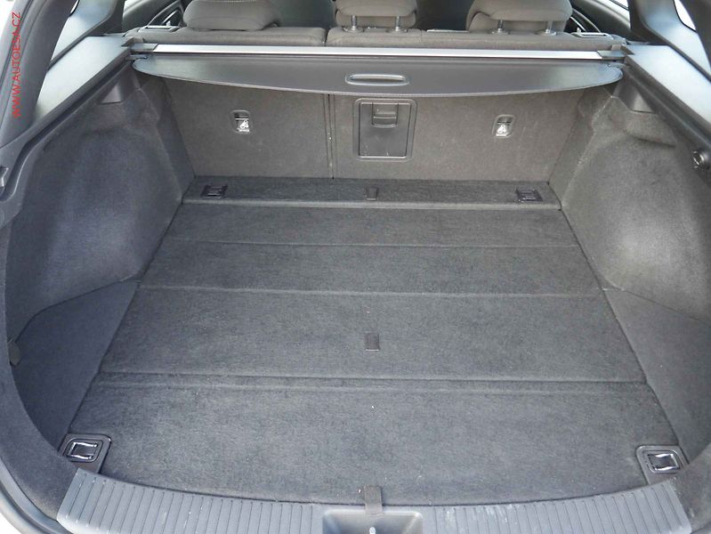 Hyundai i30 (2017) 1.6CRDi, ČR, Navi - fotka 7 z 19