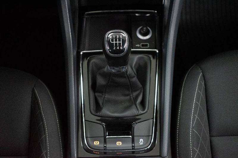 Škoda Karoq 1.5 TSI TAŽNÉ*KAMERA*ČR* - fotka 20 z 34