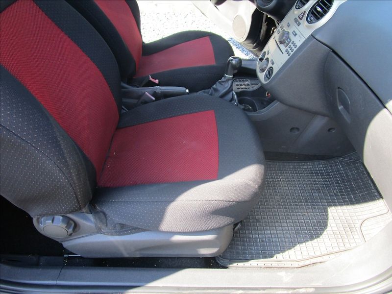 Opel Corsa 1.2i  Klima - fotka 16 z 34
