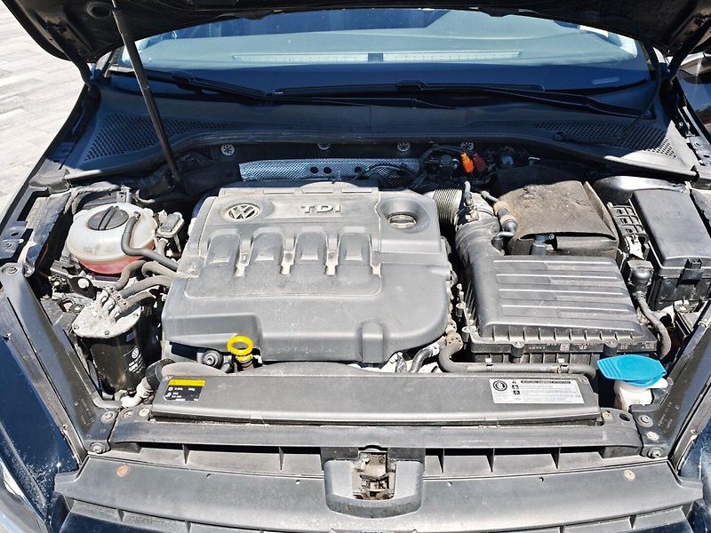 Volkswagen Golf (2014) 2,0 TDI 110 KW Highline - fotka 35 z 35