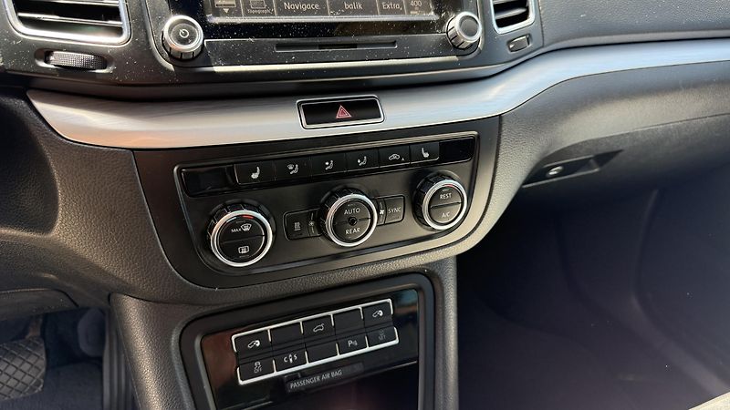 Volkswagen Sharan 2.0TSi*147kW*DSG*7MÍST*WEBASTO - fotka 17 z 27
