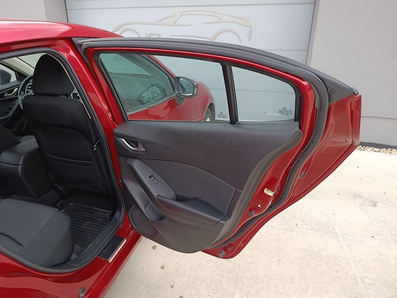 Mazda 3 2.2D 110kW SKYACTIV - fotka 25 z 29